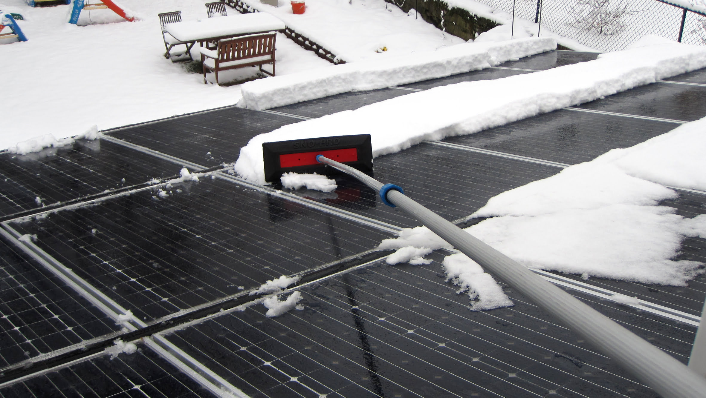 Solar-Panel-Cleaning-During-Winter