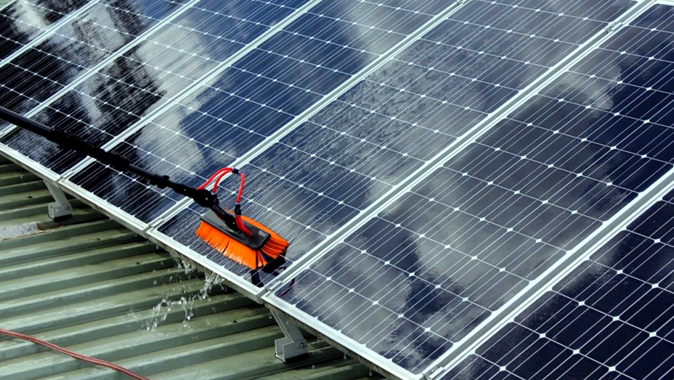 Solar-Panl-And-Cleaning-Brush