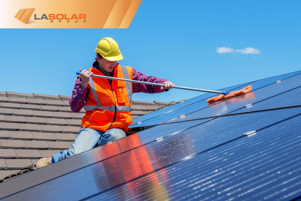Specialist-Who-Is-Cleaning-The-Solar-Panel