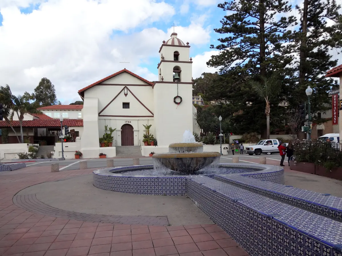 Mission San Buenaventura and fountain, Ventura